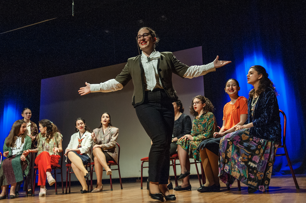 «Հայ կին» ներկայացման մասին